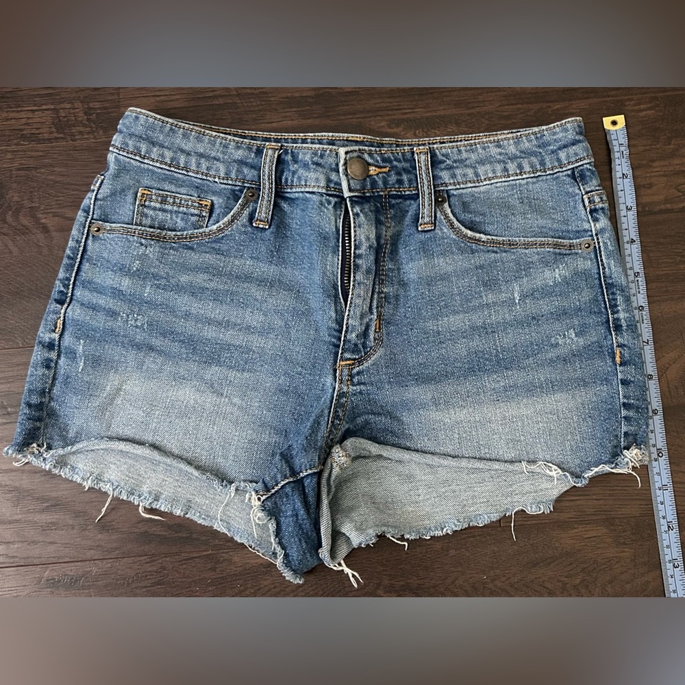 Universal Thread Medium-Wash Distressed High-Rise Cutoff Denim Shorts - Picture 2 of 6